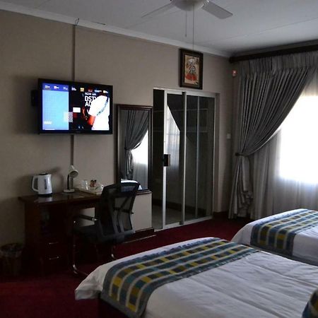 Triple Palms Bed And Breakfast 가보로네 외부 사진