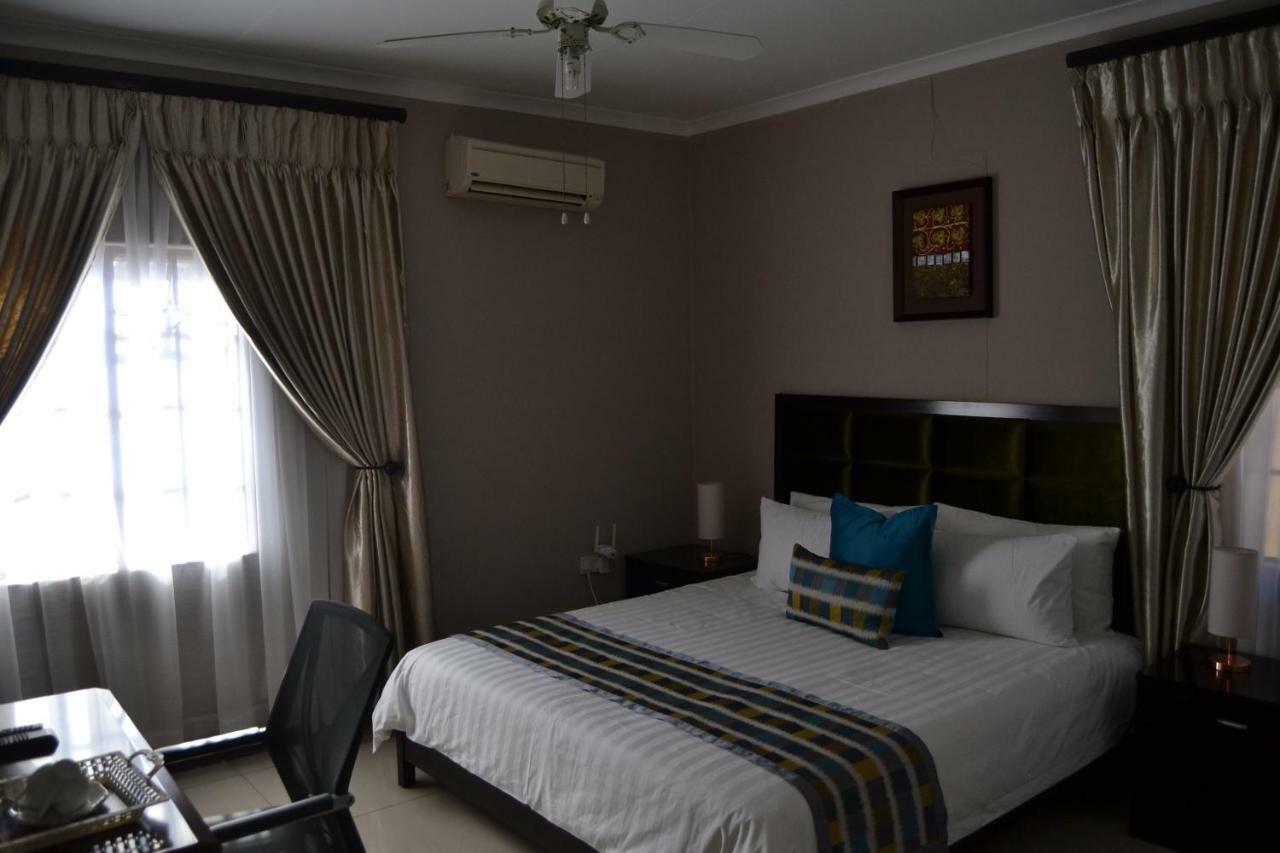 Triple Palms Bed And Breakfast 가보로네 외부 사진