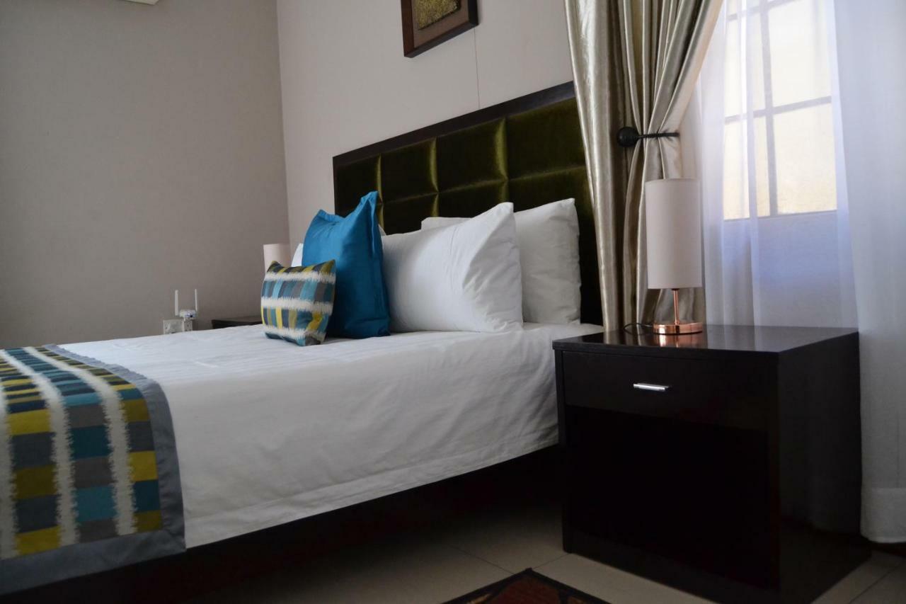 Triple Palms Bed And Breakfast 가보로네 외부 사진