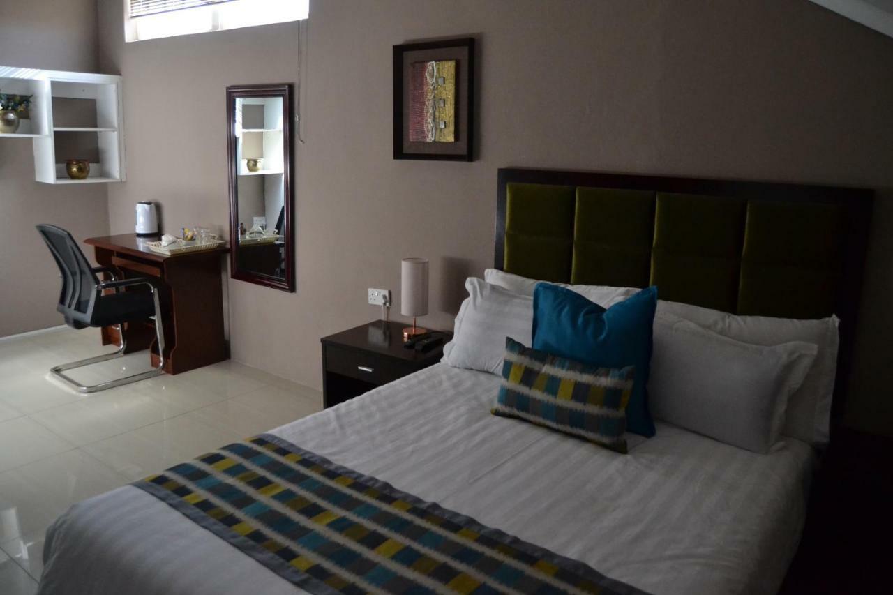 Triple Palms Bed And Breakfast 가보로네 외부 사진