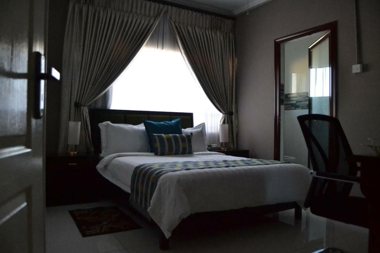 Triple Palms Bed And Breakfast 가보로네 외부 사진