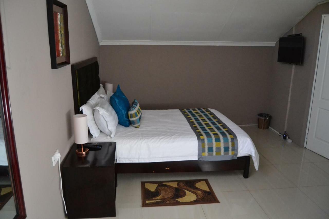 Triple Palms Bed And Breakfast 가보로네 외부 사진