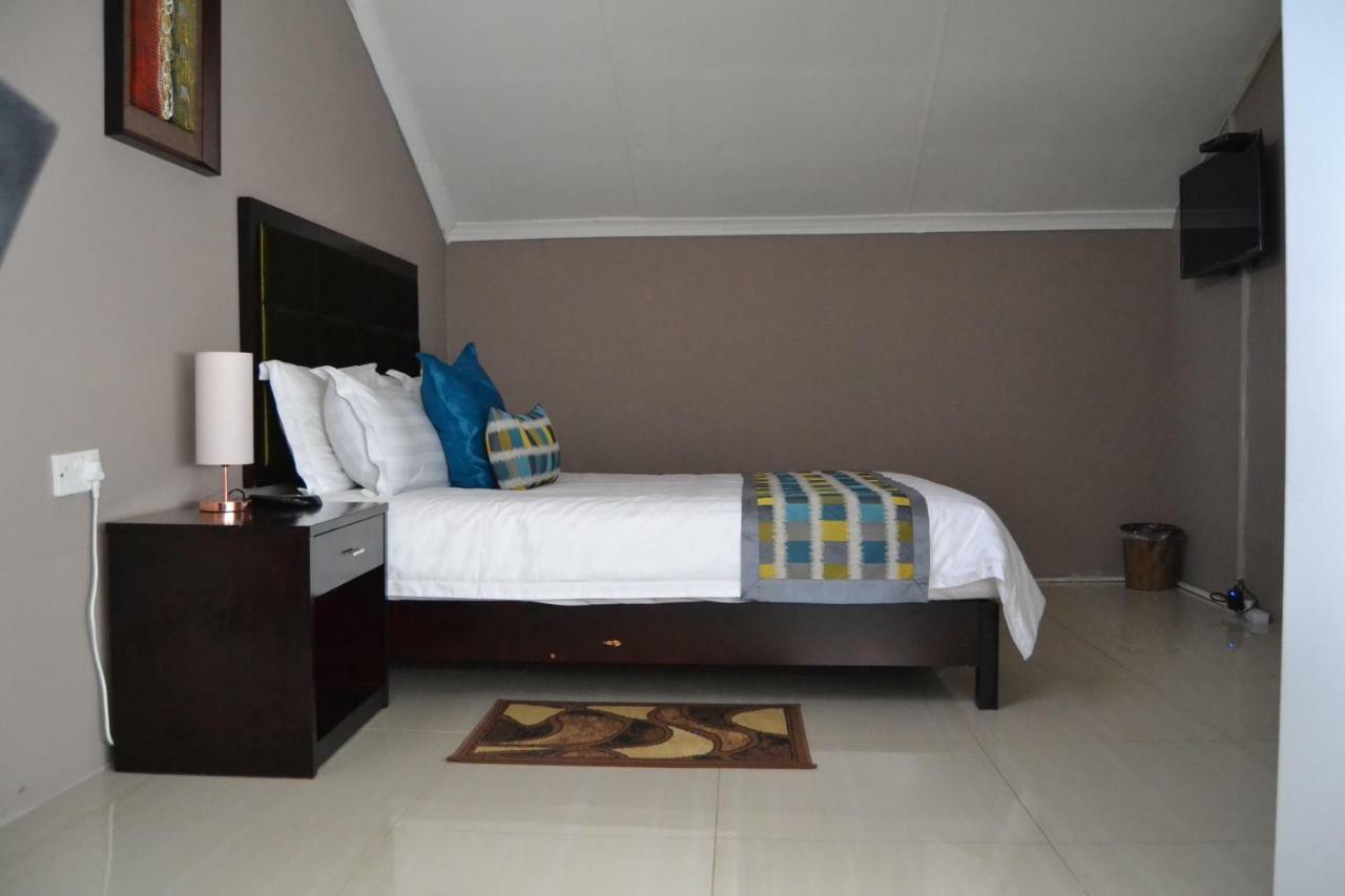 Triple Palms Bed And Breakfast 가보로네 외부 사진