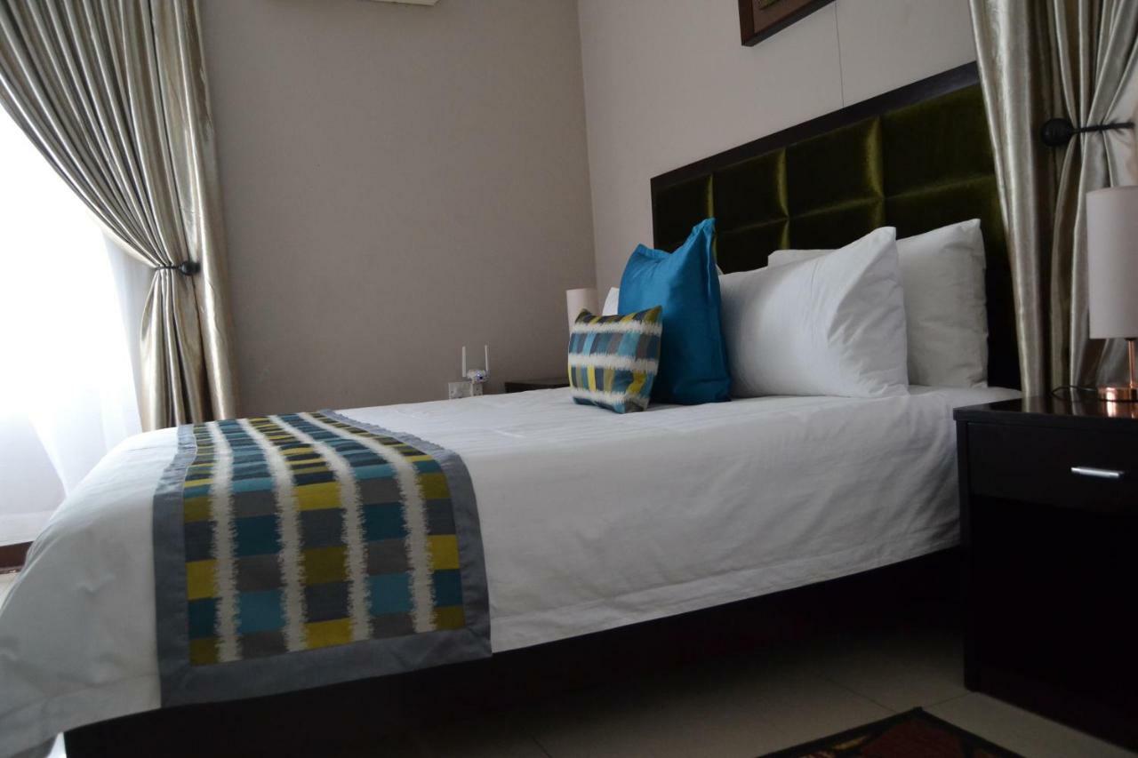 Triple Palms Bed And Breakfast 가보로네 외부 사진
