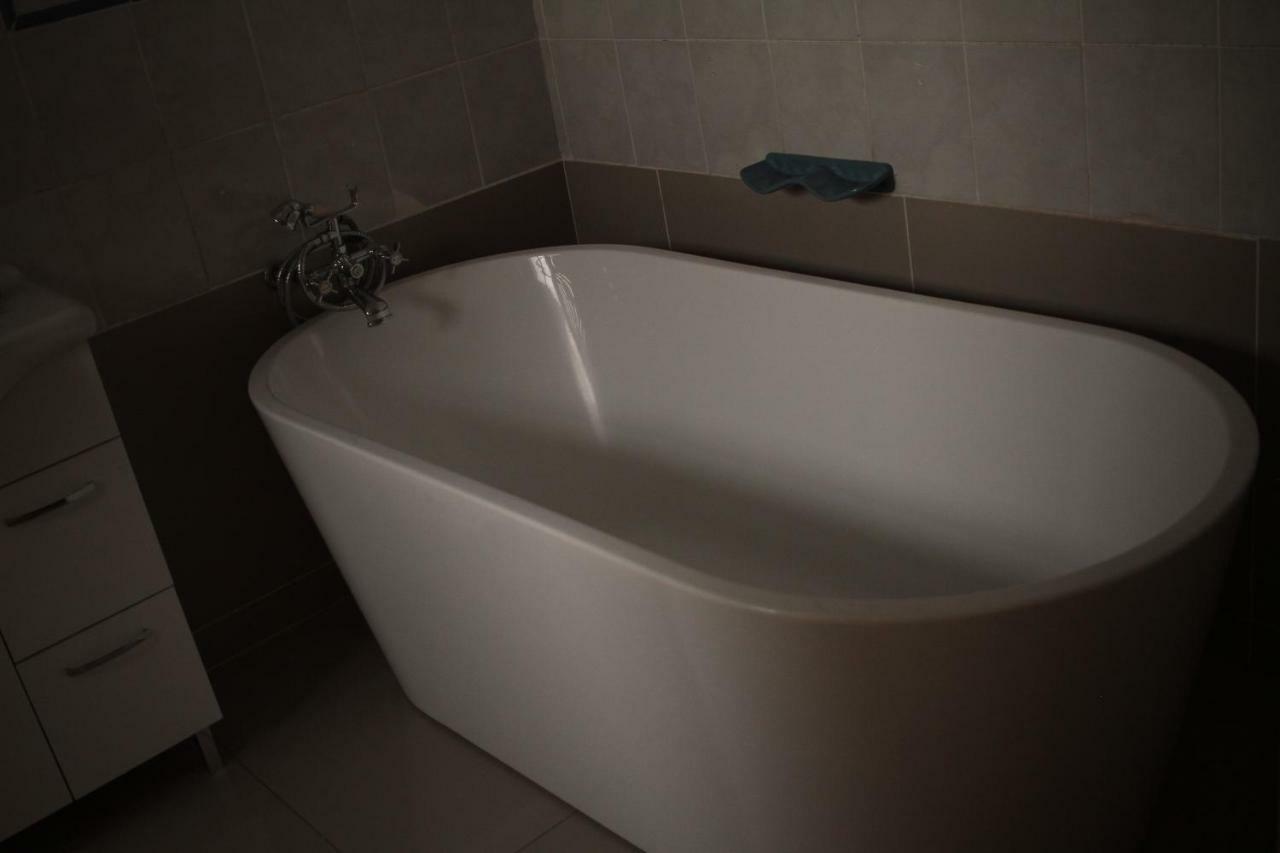 Triple Palms Bed And Breakfast 가보로네 외부 사진