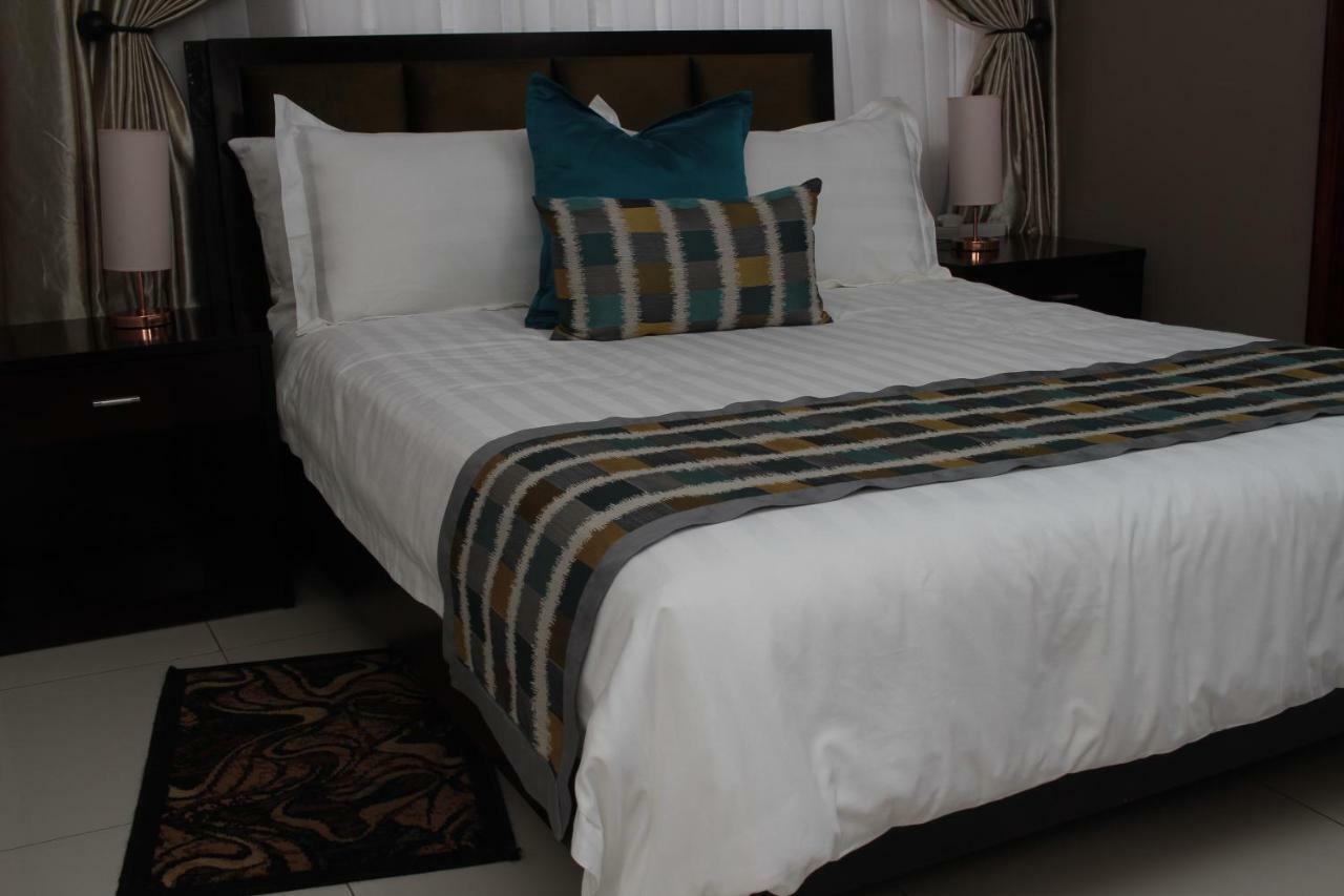 Triple Palms Bed And Breakfast 가보로네 외부 사진