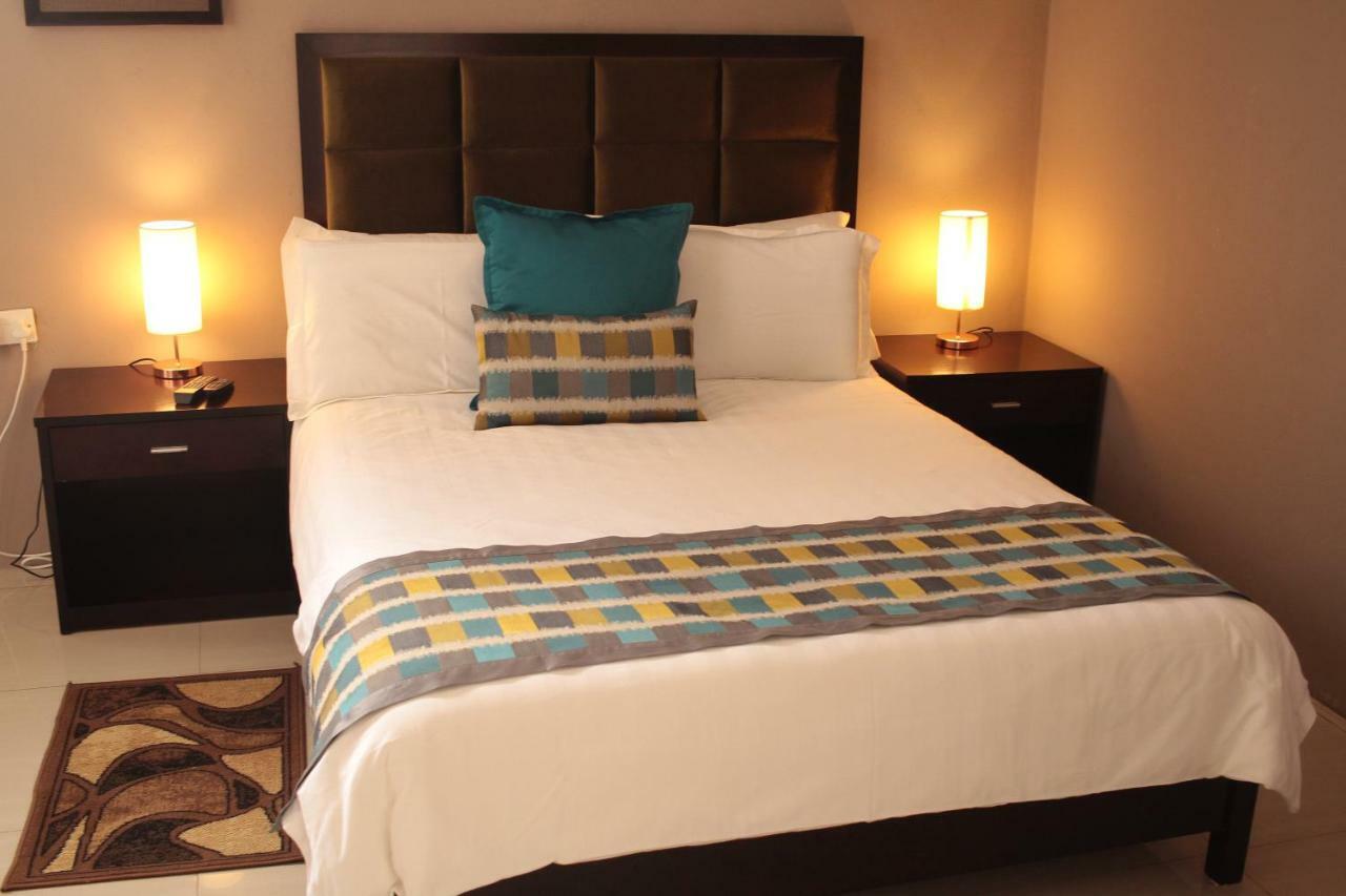 Triple Palms Bed And Breakfast 가보로네 외부 사진