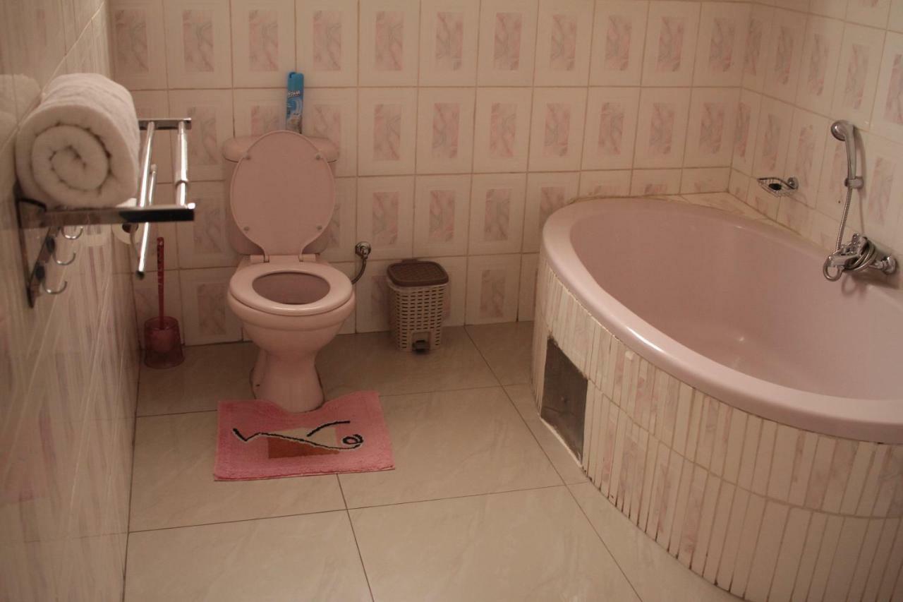 Triple Palms Bed And Breakfast 가보로네 외부 사진
