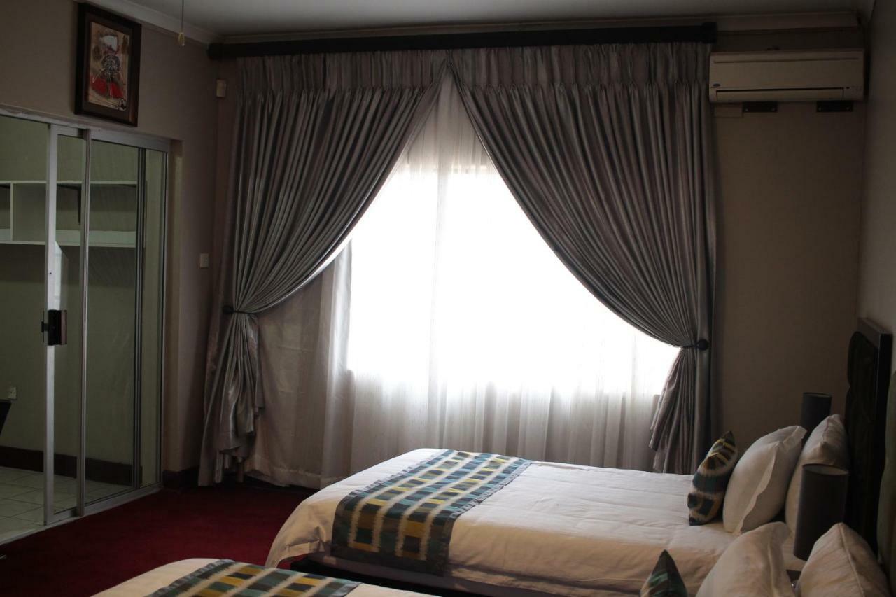 Triple Palms Bed And Breakfast 가보로네 외부 사진