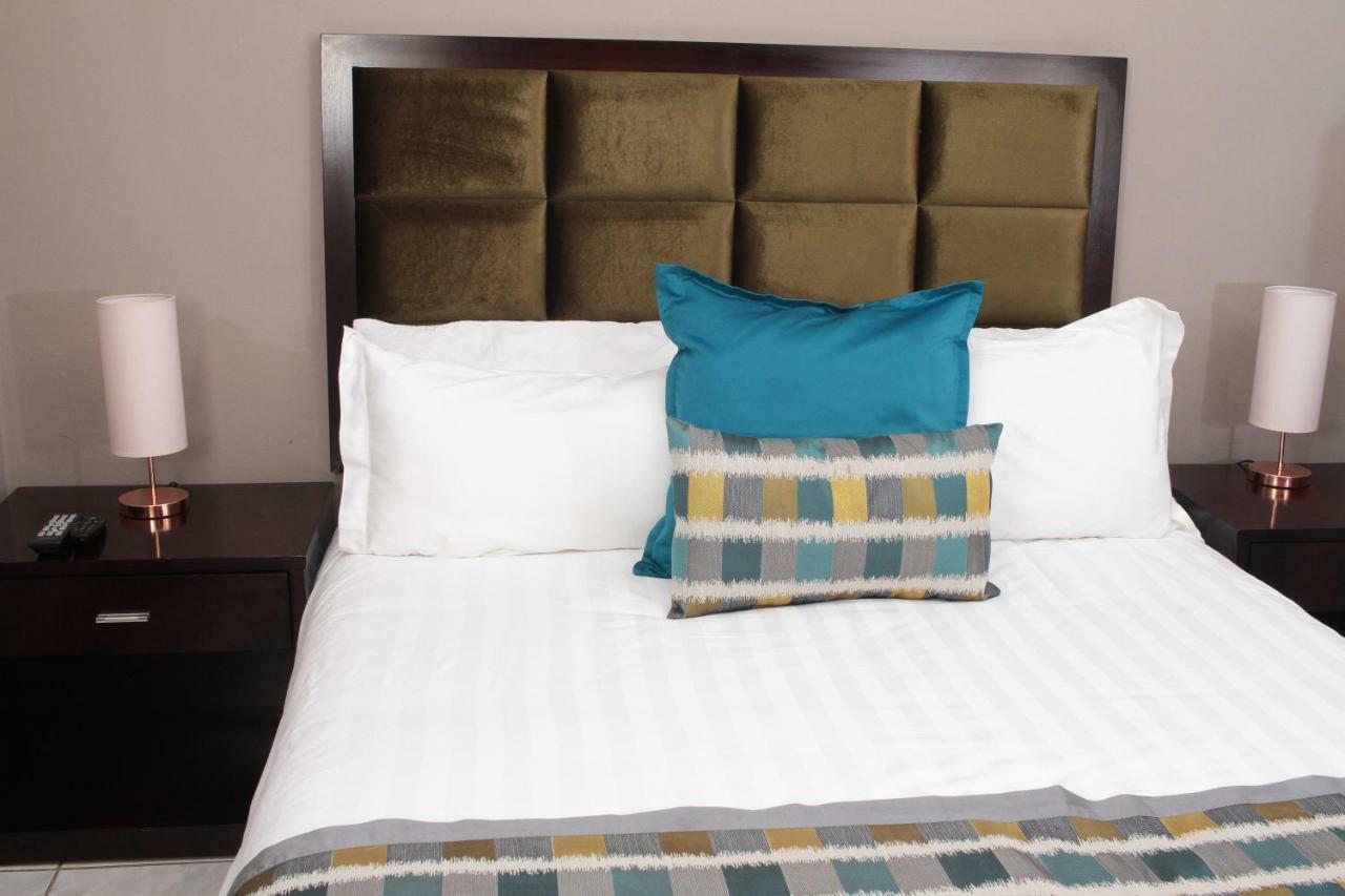 Triple Palms Bed And Breakfast 가보로네 외부 사진